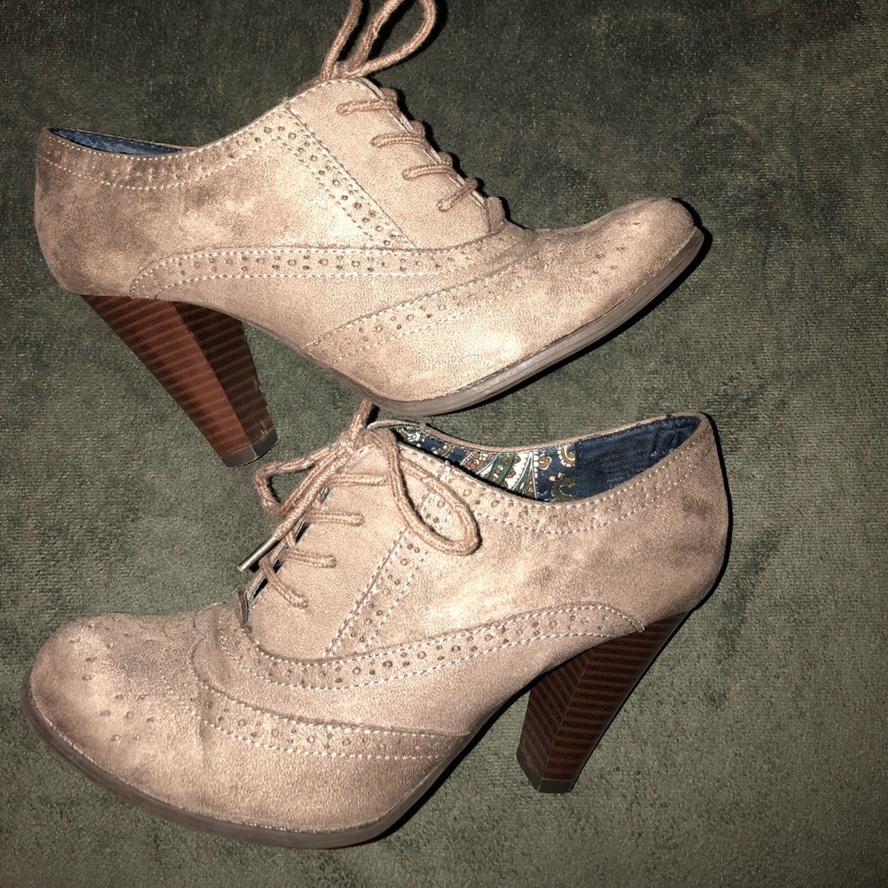 Size 8 Fioni Oxford lace up boot heels gray